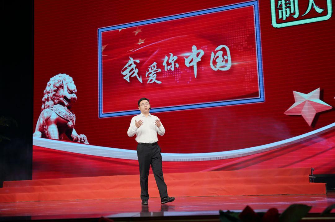 两个月大的鹦鹉可以遛弯吗？